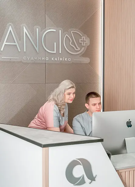 Судинні хвороби можуть призводити до розвитку важких ускладнень. Звертайтесь вчасно, щоб попередити такі проблеми, як тромбоз, тромбоемболія, трофічні виразки, ампутація ноги, кровотеча та ін.